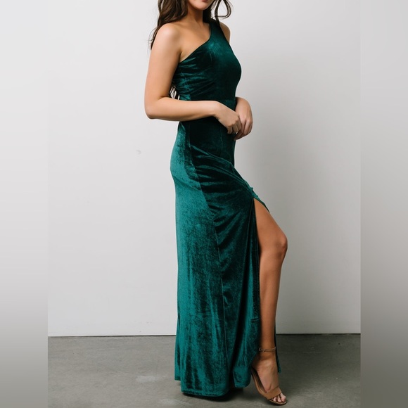 (Emerald Green) Tatiana Velvet One Shoulder Maxi Dress - Picture 6 of 13